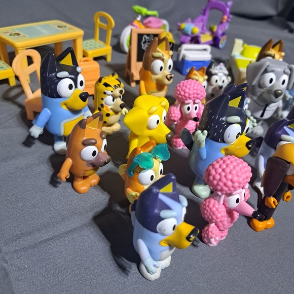 Bluey Family and Friends Lot of 30+ Figures Furniture and Vehicles - Picture 2 of 5